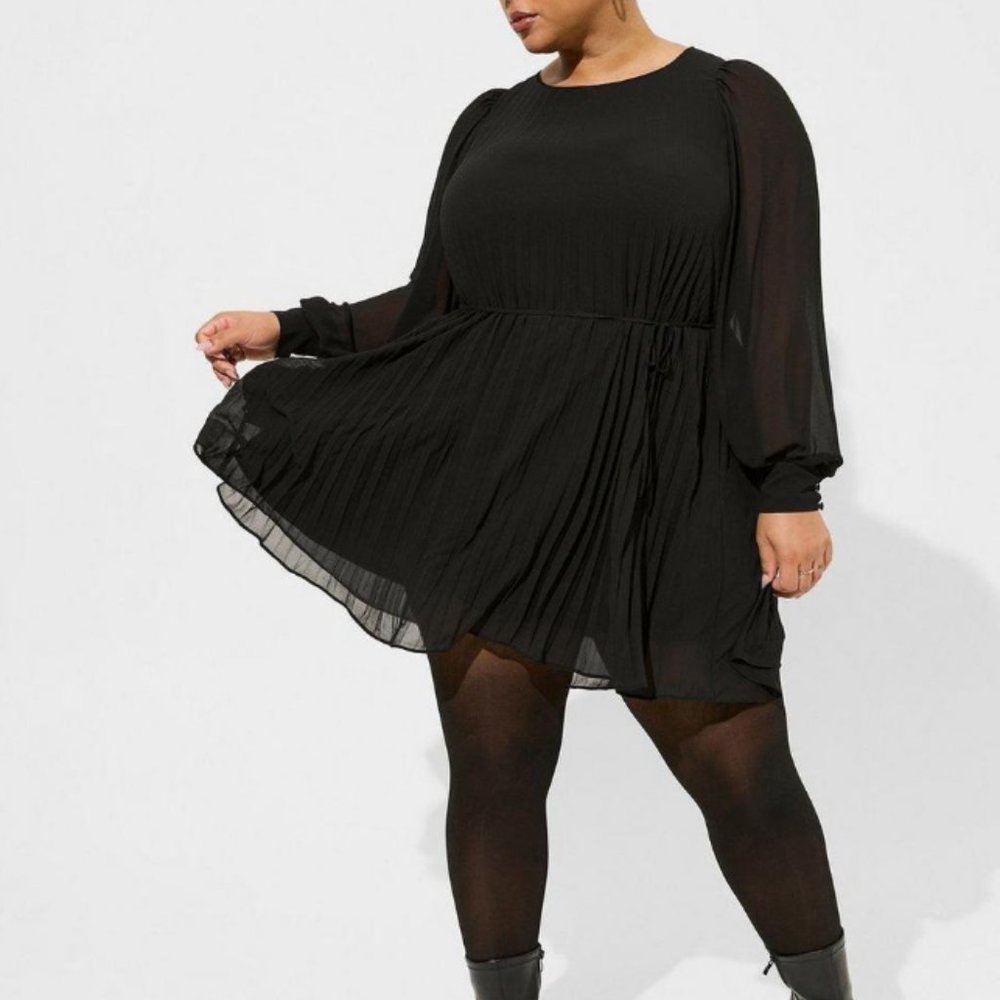 NWT Torrid Women's Mini Chiffon Pleated Dress Long Sleeve Crewneck Black Size 6X
